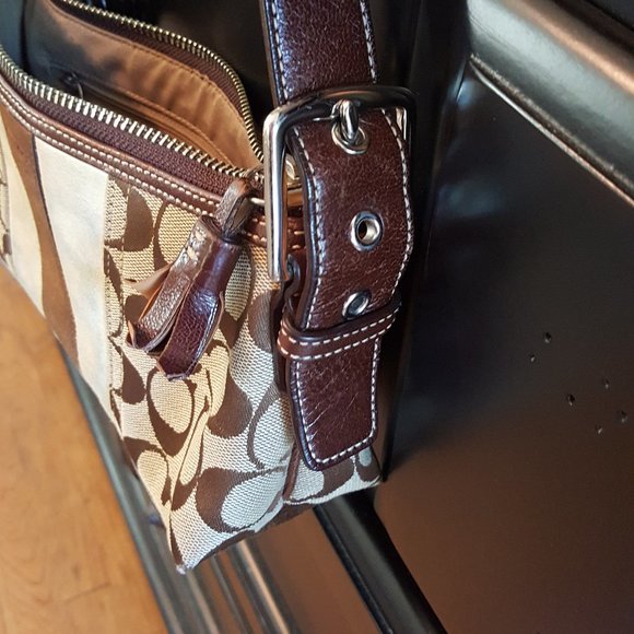 Coach over the shoulder small purse - Picture 4 of 5